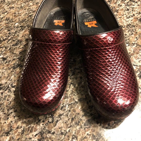 Burgundy Dansko shoes - Picture 6 of 6